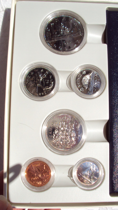 COINS - 1984 SPECIMEN SET - ROYAL CANADIAN MINT in Arts & Collectibles in Hamilton - Image 2