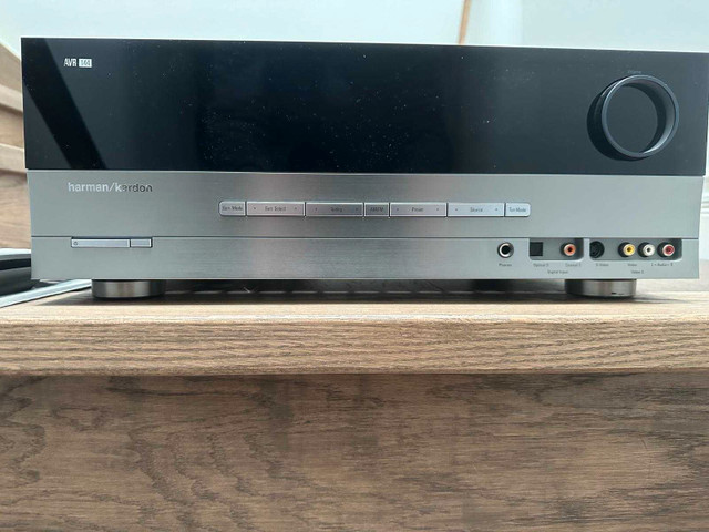 Harman Kardon AVR 144 5:1 Receiver and speakers in Stereo Systems & Home Theatre in Mississauga / Peel Region - Image 2
