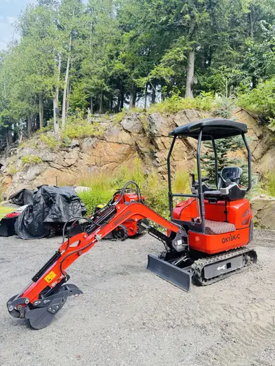 AGT KUBOTA DIESEL D722-EF18 1.8 Two week sale regular price $21,000. ton class Mini Excavator W/Side...