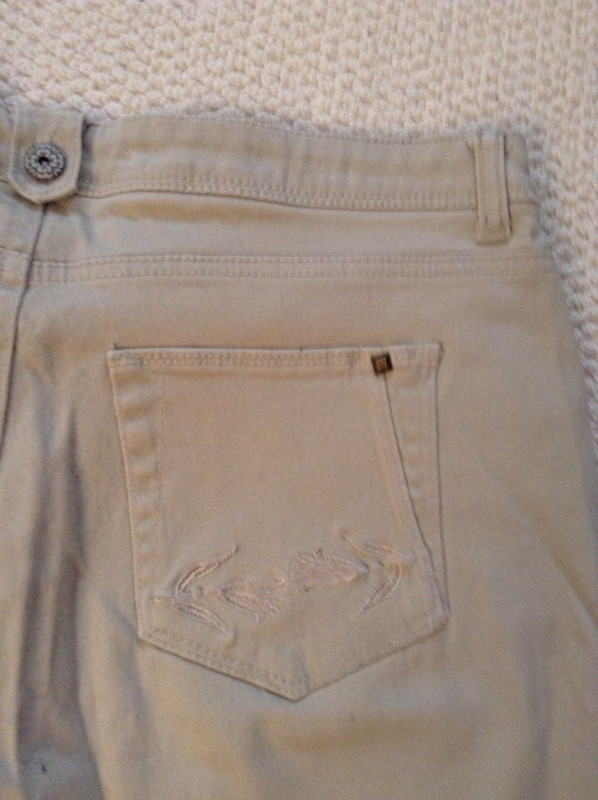 $20 for these beige size 6 dress shorts from Suko! in Women's - Bottoms in City of Toronto - Image 4