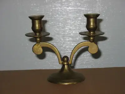 Ancien chandelier 2 pattes, View more