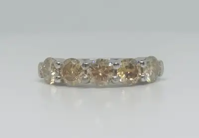CARAT: 2 Clarity: VVS1 Color: Brown Shape: Round Ring Size: 7 Ring material: 925 Silver