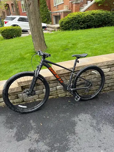 Velo de Montagne Giant Grandeur small Roues de 27.5 pouces