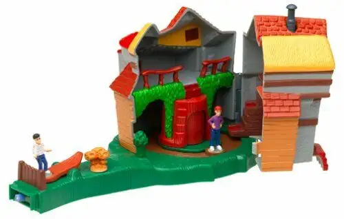 Harry Potter Weasley House Playset in Arts & Collectibles in Smithers - Image 3