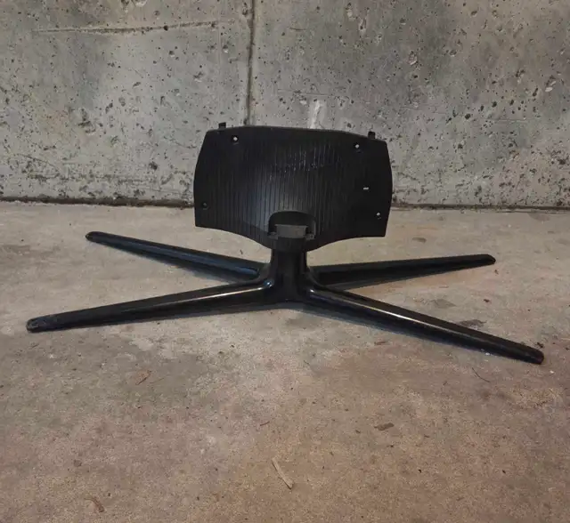 Samsung TV Stand in TVs in City of Toronto - Image 5