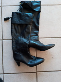 2 paires bottes noir cuir  NEUVE  pour femme LE CHÂTEAU GR 9.5