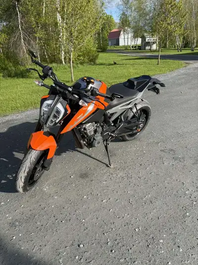 KTM, Duke 790, track pack inclus, Quick shifter, stearing damper, pneus neufs metzler, exhaust et ba...