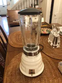MCM Oster Blender White Bee Hive Heavy Metal Base Glass 5 Cups