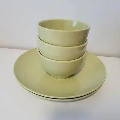 2 grandes assiettes et 3 bols - 2 big plates and 3 bowls, View more