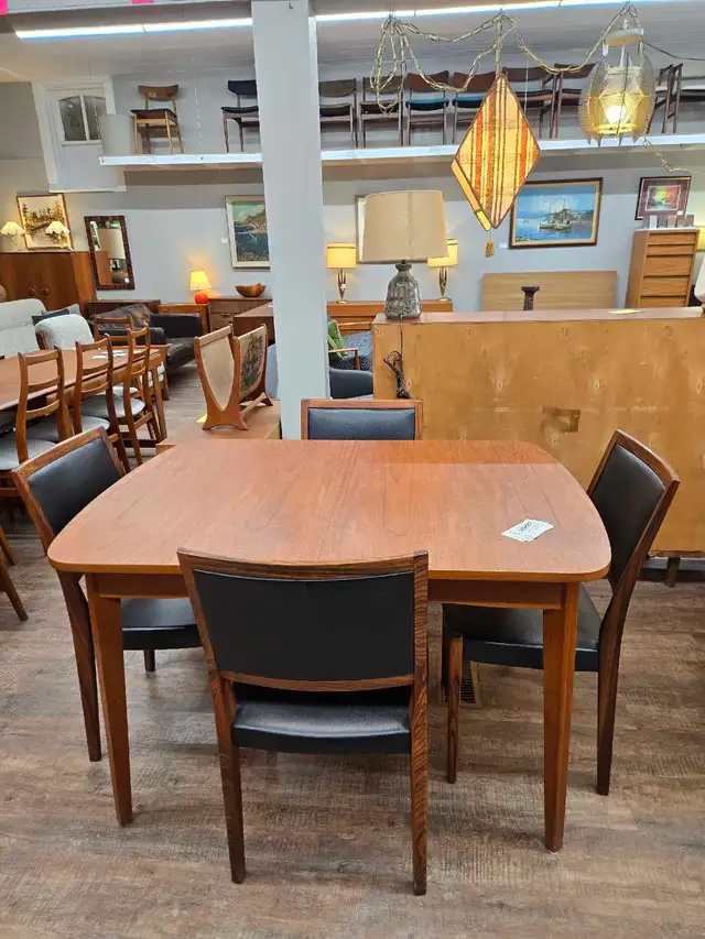 Mid century modern furniture  in Dining Tables & Sets in Stratford - Image 6
