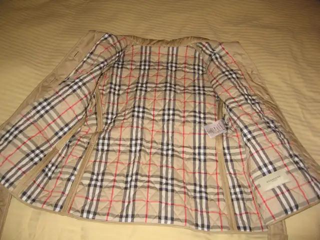 Women's Burberry Quilted Jacket in Women's - Tops & Outerwear in City of Toronto - Image 7