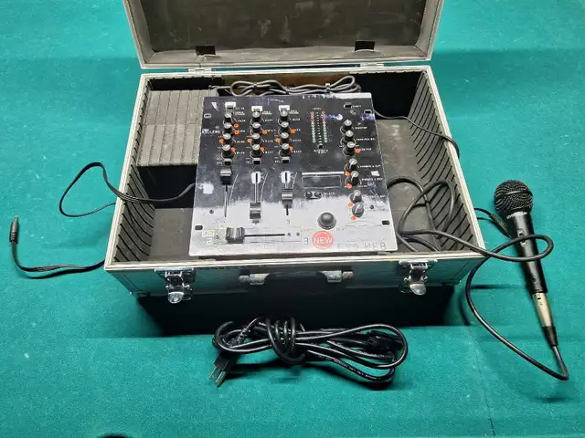 Dj mixer in Performance & DJ Equipment in Edmonton - Image 2