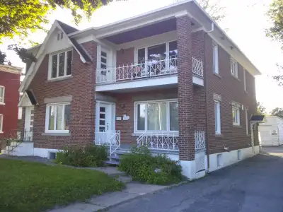 Magnifiques chambres au 3270 Laurier Ouest , à moins de 5 min de l'ITA et Cégep Tout inclus, électri...