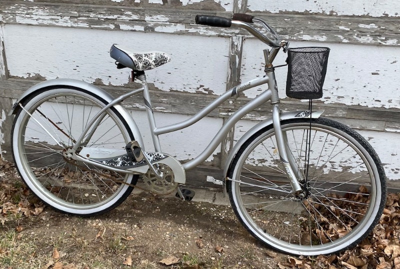 LADIES CRANBROOK HUFFY CRUSIER BICYCLE Cruiser, Commuter & Hybrid