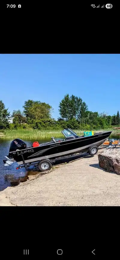 This boat is lightly used...50 hrs approx -Hummingbird Helix 7 - Dual console -Serviced at Riverside...