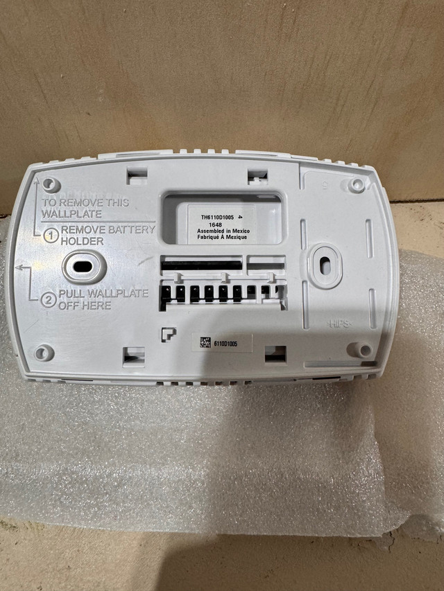 Honeywell programable thermostat in Heating, Cooling & Air in Calgary - Image 4