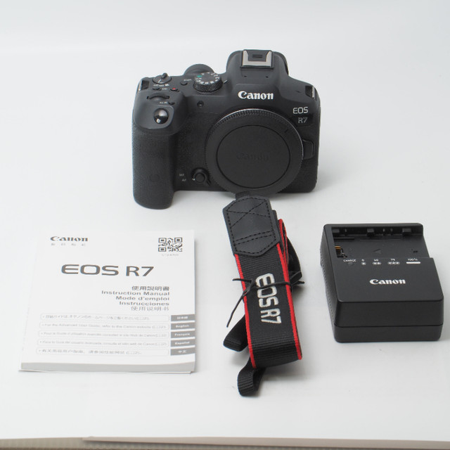 *on hold* 2 Canon EOS R7 Mirrorless Digital Cameras (ID - C-899) in Cameras & Camcorders in Kitchener / Waterloo