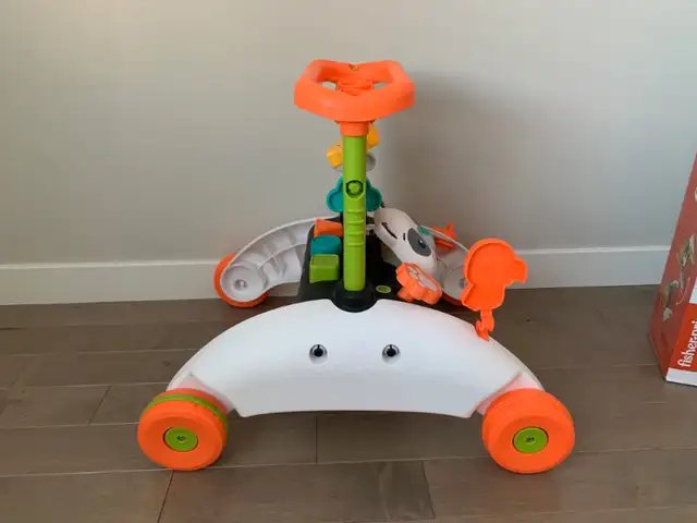 FISHER PRICE BABY STEPS PANDA TRAINING WALKER-LIKE NEW in Other in Edmonton - Image 4