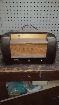 WTB: Antique tube radio's or parts