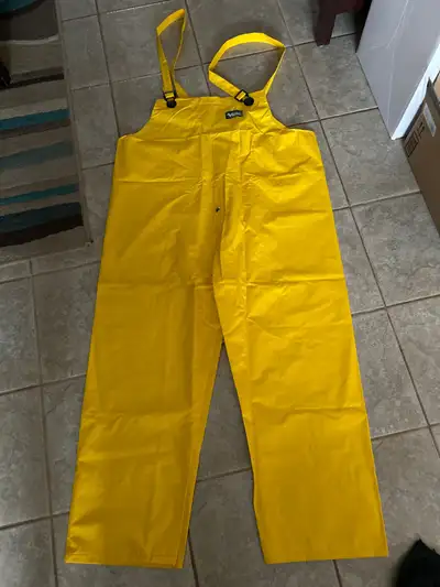 Yellow Viking rain overalls Size 2XL Never worn, brand new