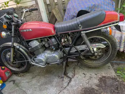Honda CB 750F super sport Engine: SOHC Inline-Four. Runs, but needs a tune-up/idle adjustment. Milea...