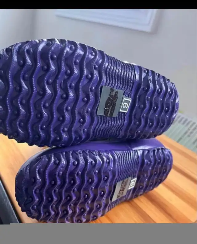 Kids winter shoes size 9 in Kids & Youth in Mississauga / Peel Region - Image 4
