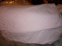1 KING SIZE DUVET COVER PINK & WHITE WITH PILLOW SHAMS