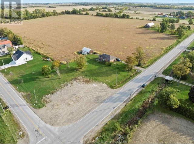 1 acre commercial Lot  in Land for Sale in Leamington - Image 2