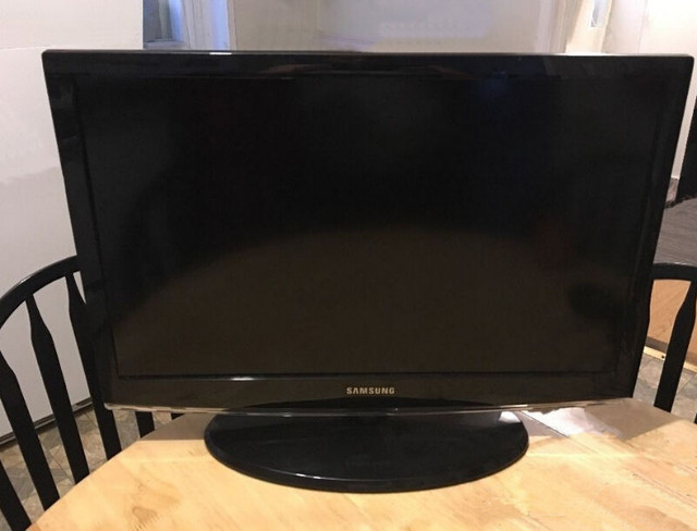 Samsung flat screen monitor / HDTV in Monitors in Regina