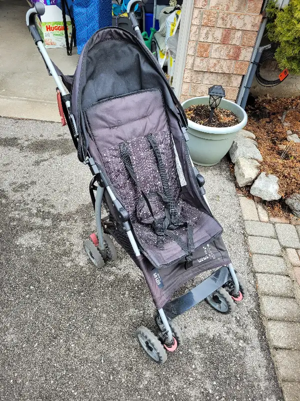 Children Stroller in Strollers, Carriers & Car Seats in Mississauga / Peel Region - Image 2