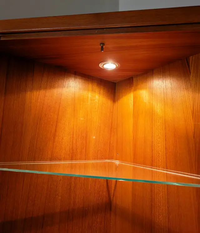 Teak Corner Curio/Display Cabinet in Hutches & Display Cabinets in City of Toronto - Image 6
