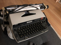 Electric Typewriter in Per ect ondit on! (Pickup in West Ottawa)