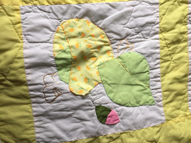 Vintage Sunbonnet Sue handmade quilt in Arts & Collectibles in Thunder Bay - Image 3