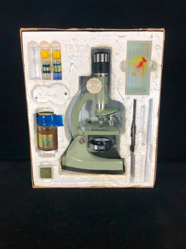 Vintage 1966 - Tasco Microscope Kit in Hobbies & Crafts in Burnaby/New Westminster