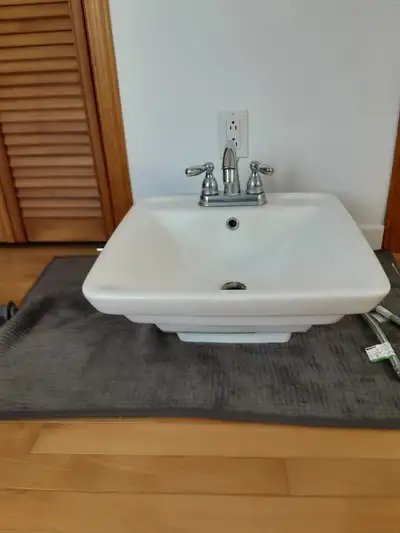 évier/robinets / toilette ., View more