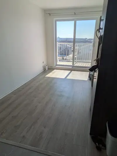 Appartement 3 1/2 situé dans un quartier calme et paisible 1 chambre fermée + 1 salle de bain Situé...