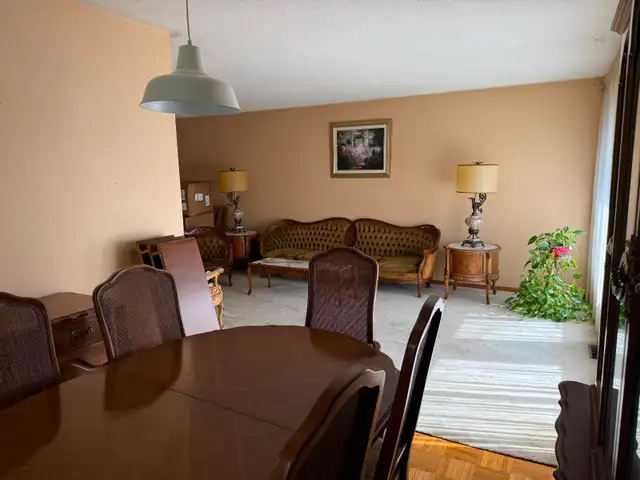 Vintage French Provincial Dining table set in Dining Tables & Sets in City of Toronto - Image 4