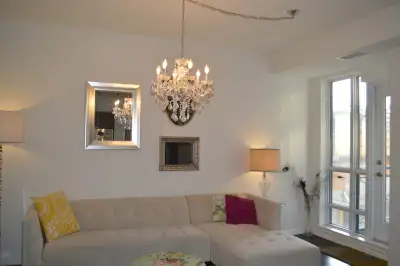 1 Bed + Den Condo in the Heart of Downtown Toronto - Hayden St