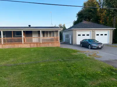 1 bedroom 950sq.ft apartment 10 minutes from Cornwall. $600 weekly $2250 monthly. First and last. Fr...