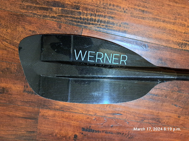 Werner Kayak Paddle - Powerhouse Carbon 197 - 30° offset in Water Sports in Banff / Canmore - Image 3