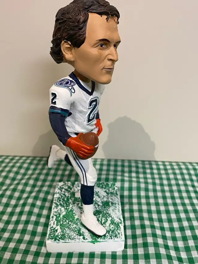 Doug Flutie Bobblehead64840238310403121