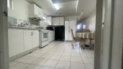 *2‑Level Basement for Rent – Mississauga - Large Layout* Burnhamthorpe and Central Park Way (L5A 3M5...
