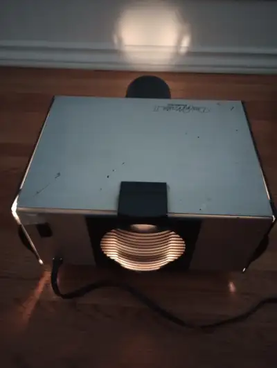 DesignMaster Projector， in working condition. Asking $25