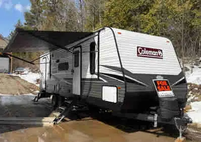 I am selling my 2021 Dutchmen Coleman Lantern, a versatile travel trailer perfect for family adventu...