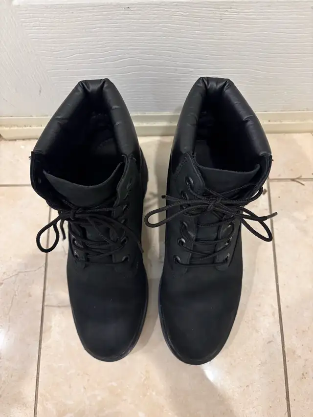 Timberland US 8.5 Women Black Boots in Women's - Shoes in Mississauga / Peel Region - Image 3