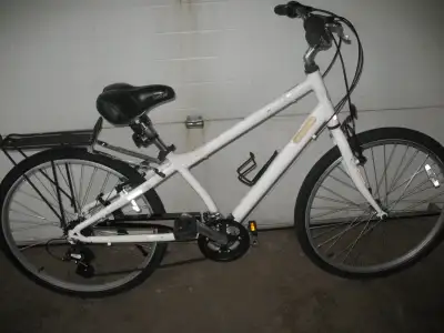 Life Style model. 15 inch aluminum frame. Pedal forward design. 21 speed with grip shift. suspension...