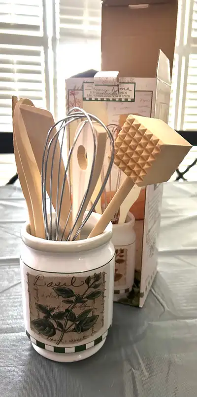 BNIB kitchen set, View more