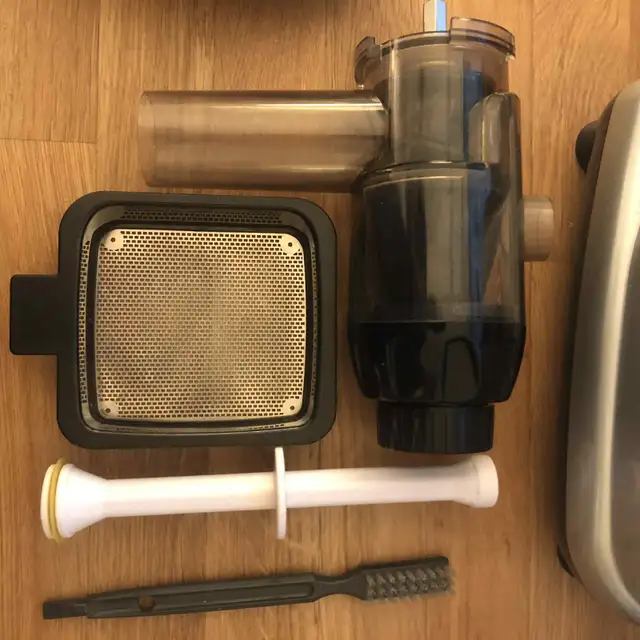 Omega Juicer J8007S63234963100673121