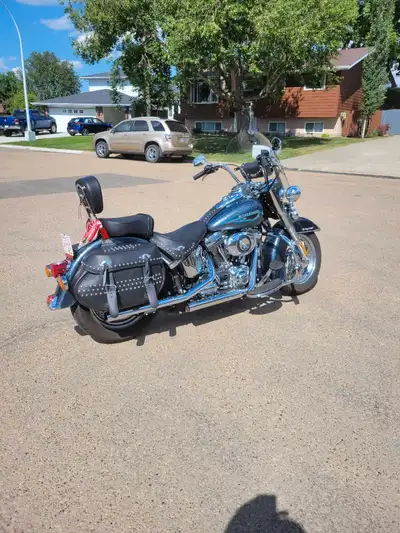One owner. Senior owned. 2 sets of pipes, lowering kit complete. Great for short legs. Detachable sh...