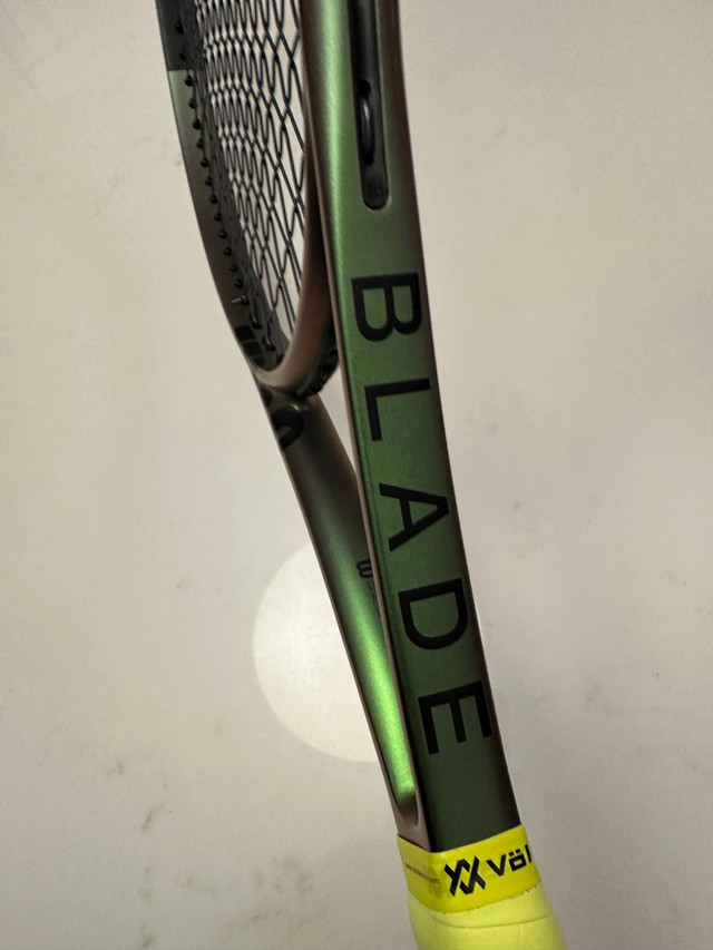 Wilson blade v8  100 . Not sold in Canada.  Rare!! in Tennis & Racquet in City of Toronto - Image 3